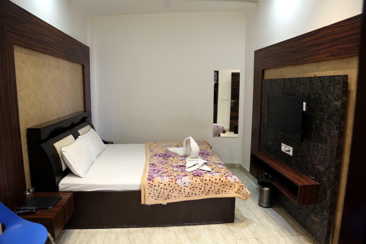 Shree Anand Dham Hotell Vrindāvan Exteriör bild