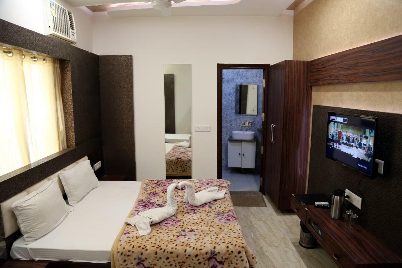 Shree Anand Dham Hotell Vrindāvan Exteriör bild
