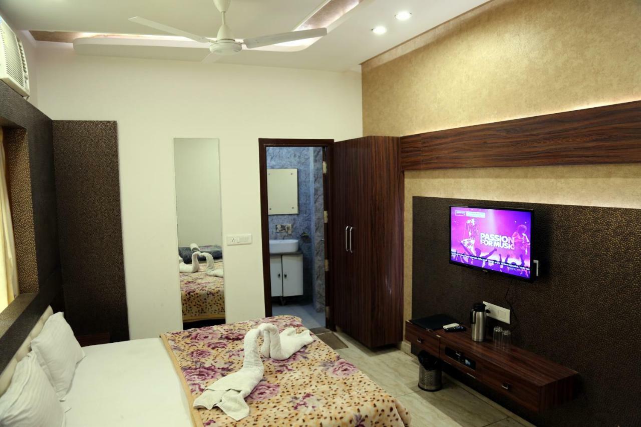 Shree Anand Dham Hotell Vrindāvan Exteriör bild