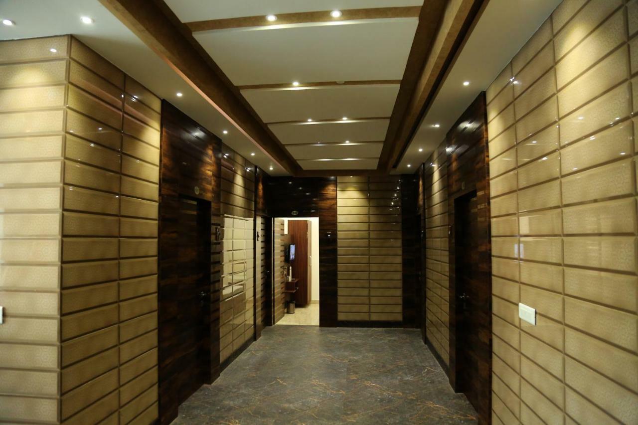 Shree Anand Dham Hotell Vrindāvan Exteriör bild