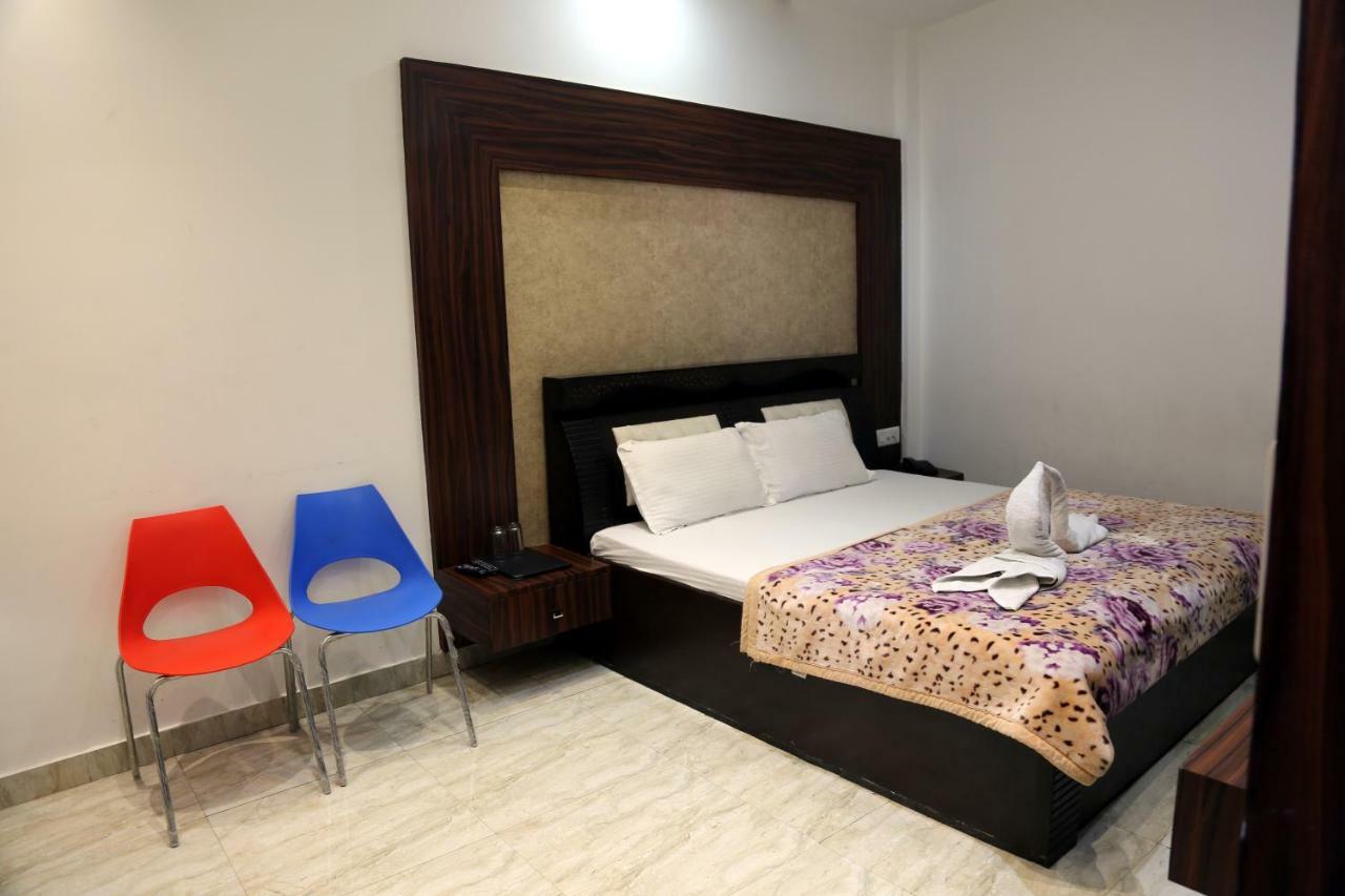 Shree Anand Dham Hotell Vrindāvan Exteriör bild