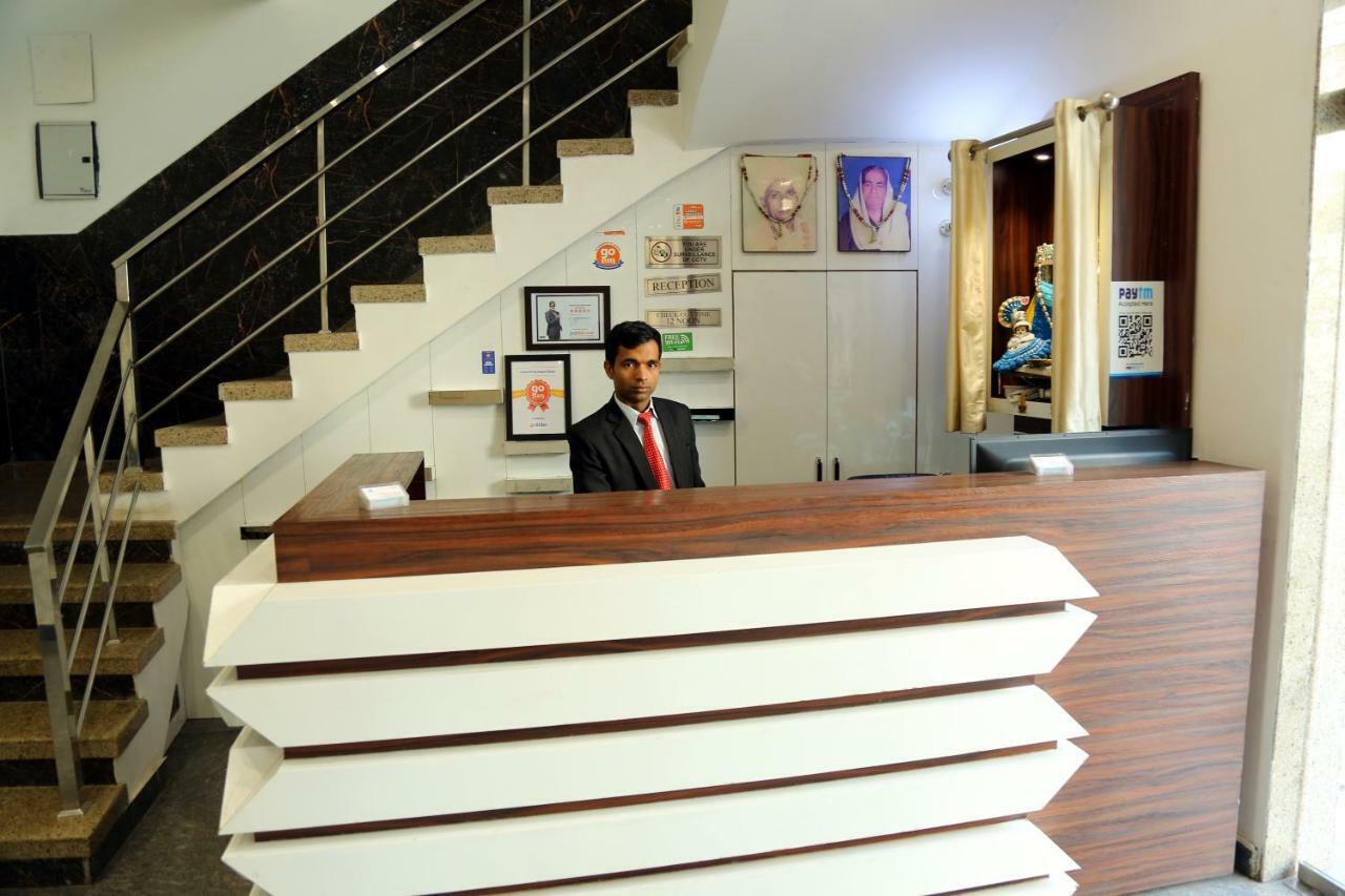 Shree Anand Dham Hotell Vrindāvan Exteriör bild