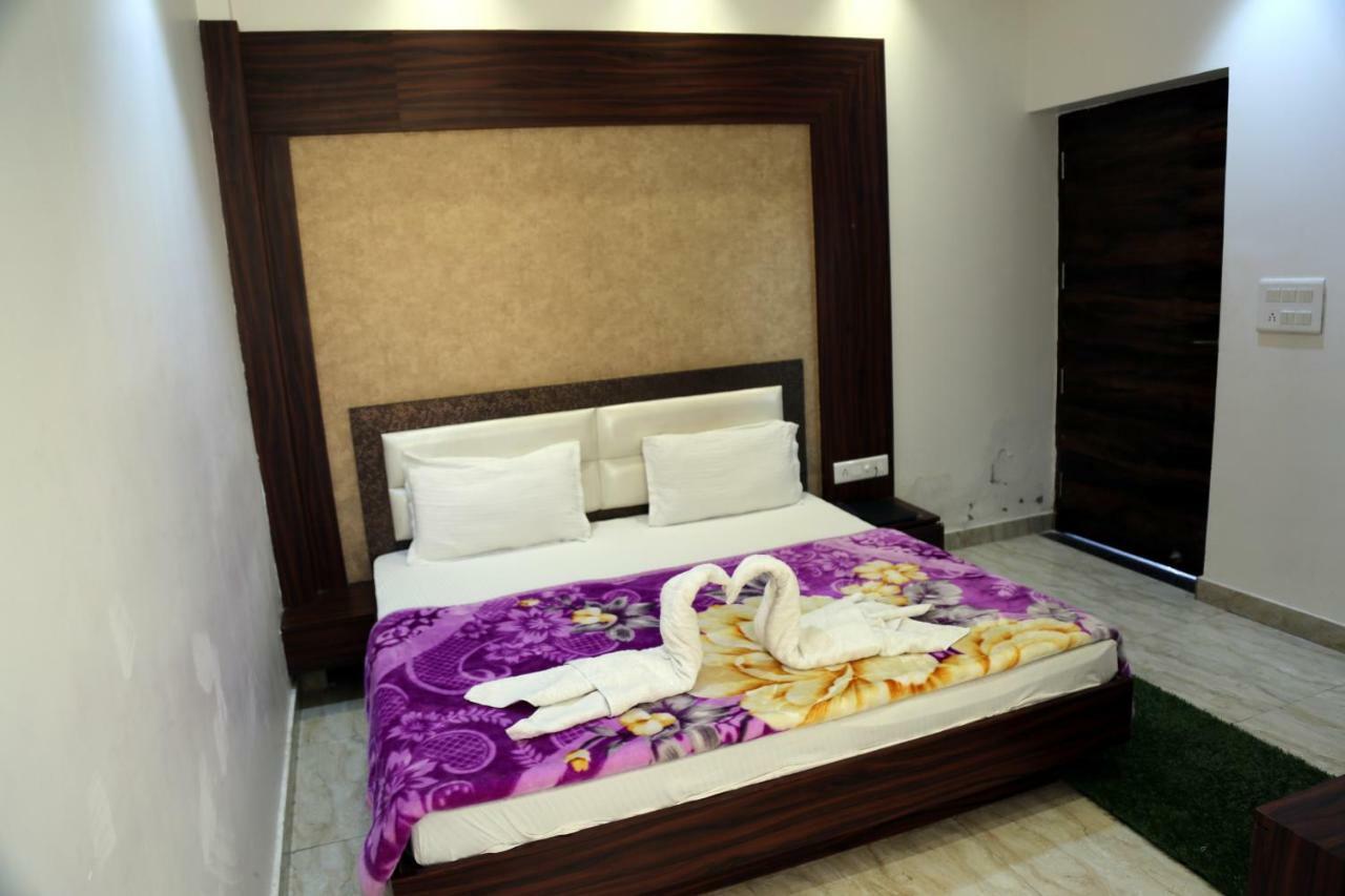 Shree Anand Dham Hotell Vrindāvan Exteriör bild