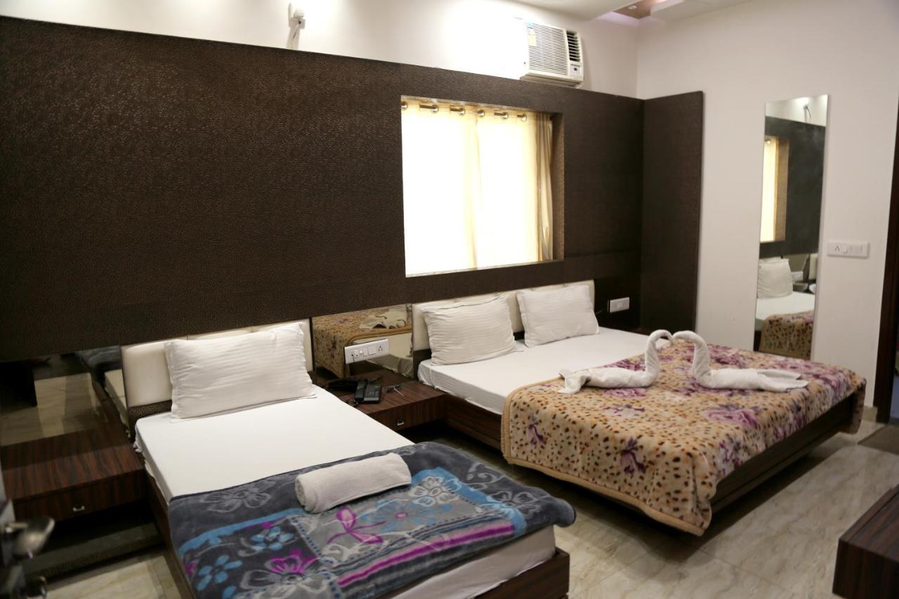 Shree Anand Dham Hotell Vrindāvan Exteriör bild