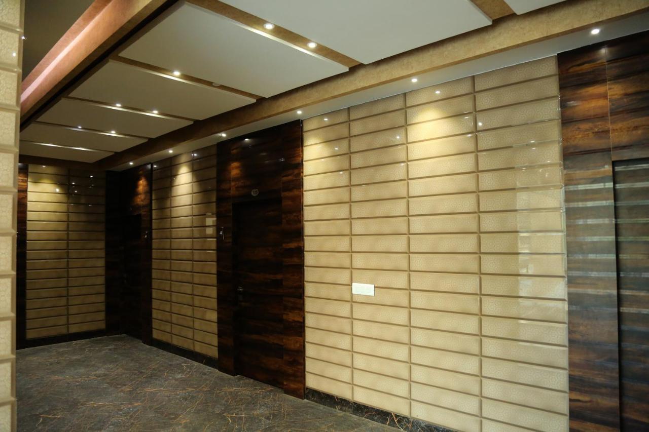 Shree Anand Dham Hotell Vrindāvan Exteriör bild